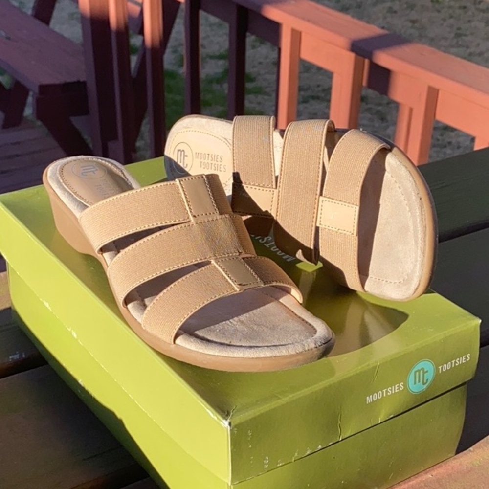 MOOTSIES TOOTSIES SANDALS